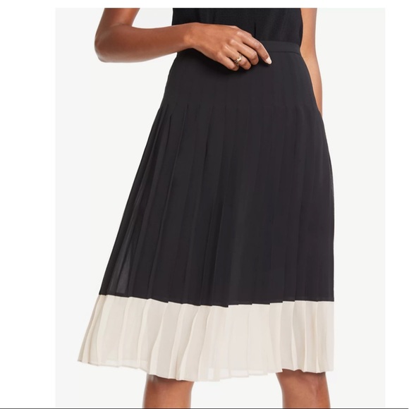 Ann Taylor Dresses & Skirts - NWT Ann Taylor Colorblock Pleated Skirt Size 12